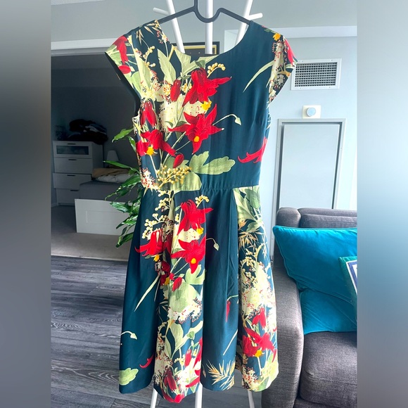 Ted Baker Silk Floral dress, size 0/XS - Picture 3 of 4